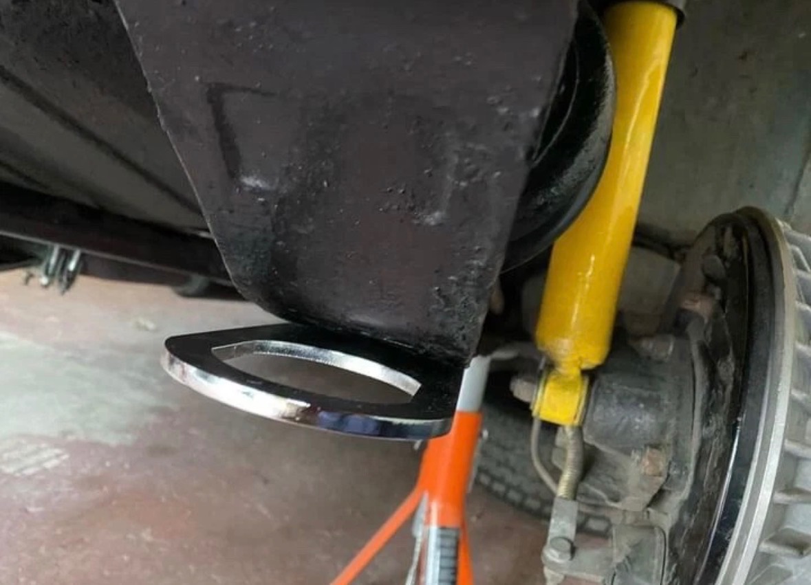 Retrocomponents CST rear towhook thumbnail 2